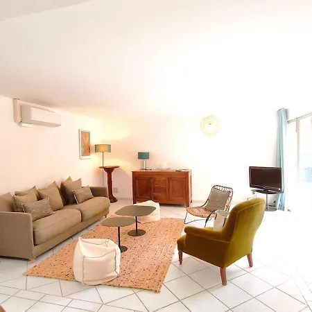 La Petite Campagne-pool-good Life Villa *